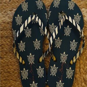 SOLD!! Vera Bradley Turtle Print Flip Flops